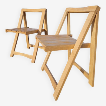 Set of 2  folding chairs