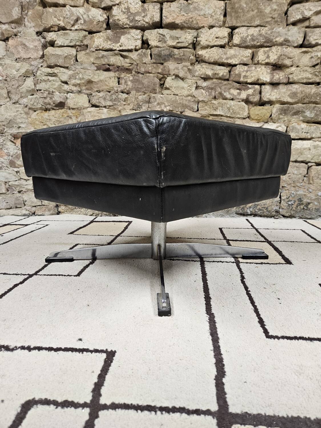 Black leather ottoman 1970 vintage