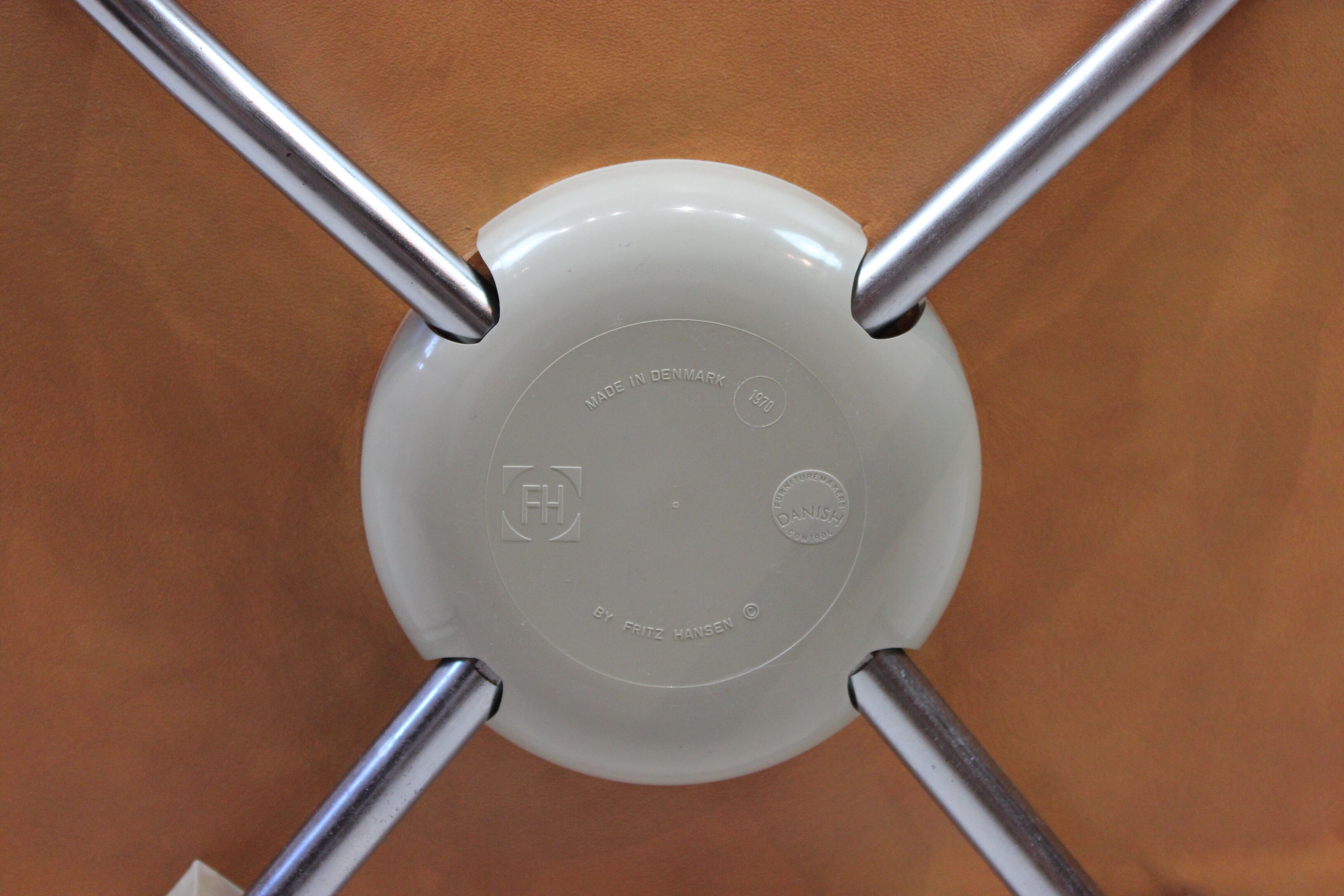 The Lily, model 3208, with armrests by Arne Jacobsen and Fritz Hansen