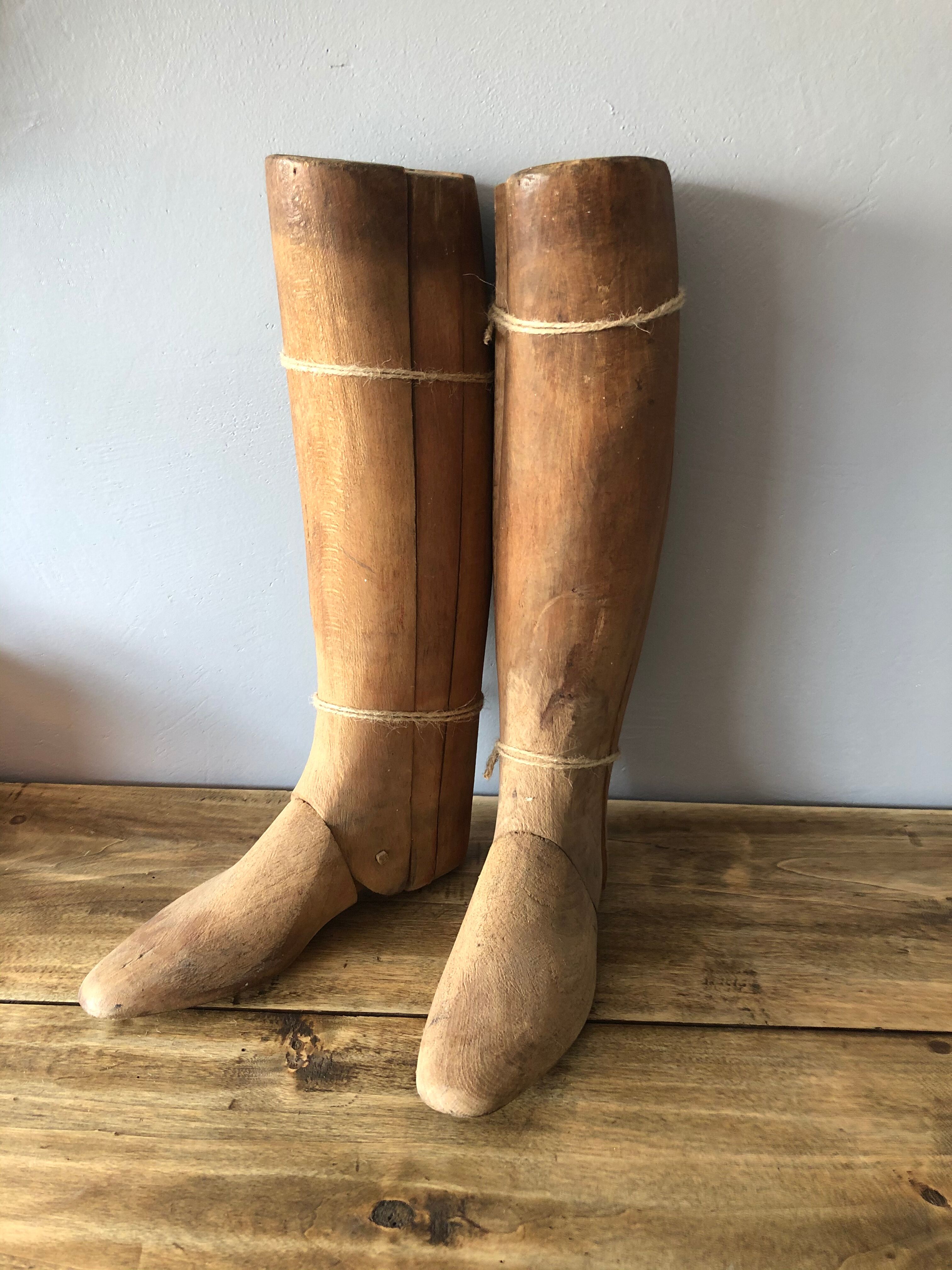 Embauchoirs à bottes anciens