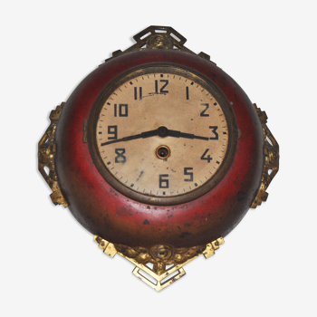 Clock in red iron & gold