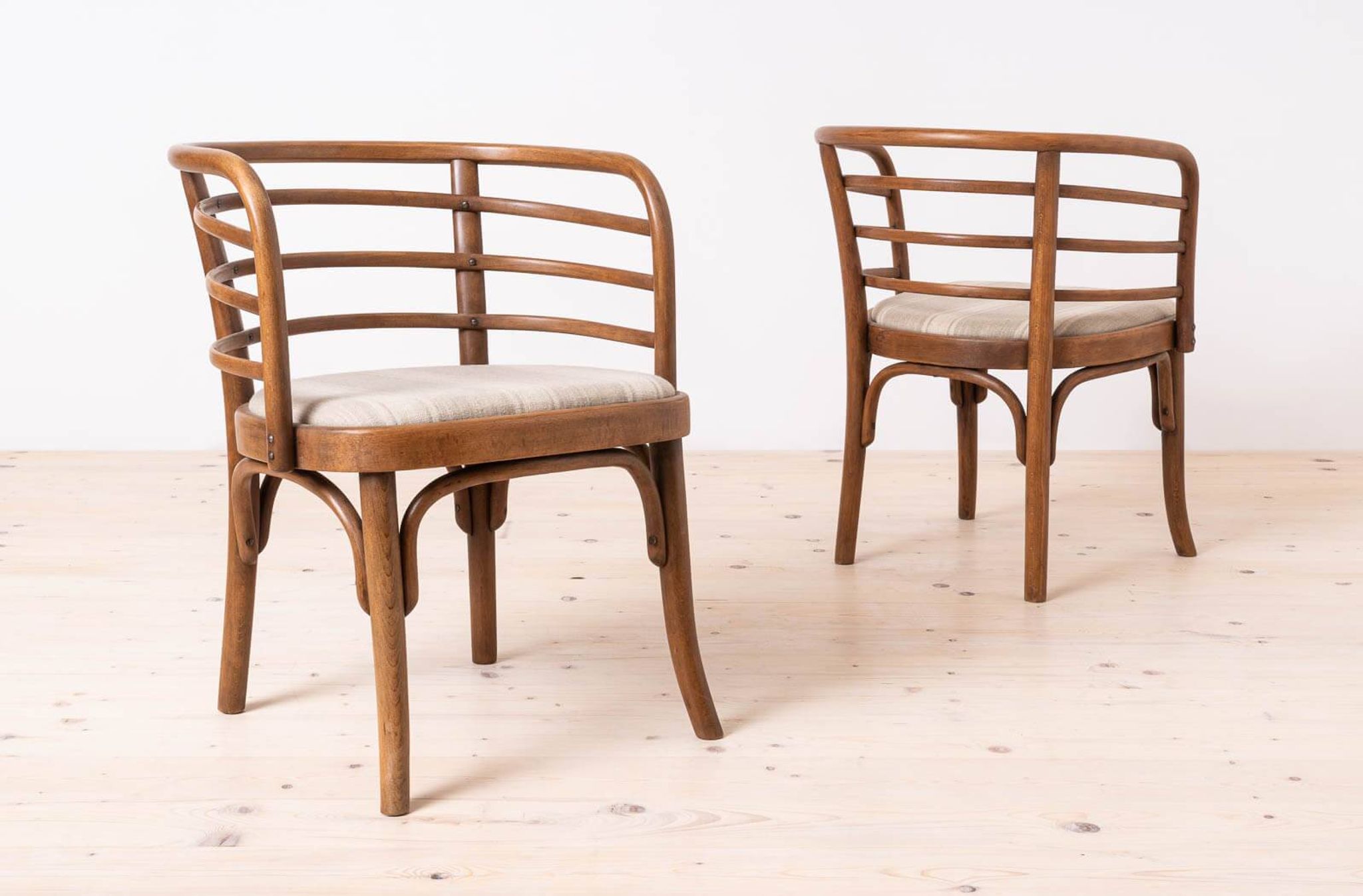 Lot de 2 fauteuils Thonet, modèle B246, années 1930, restaurés et retapissés