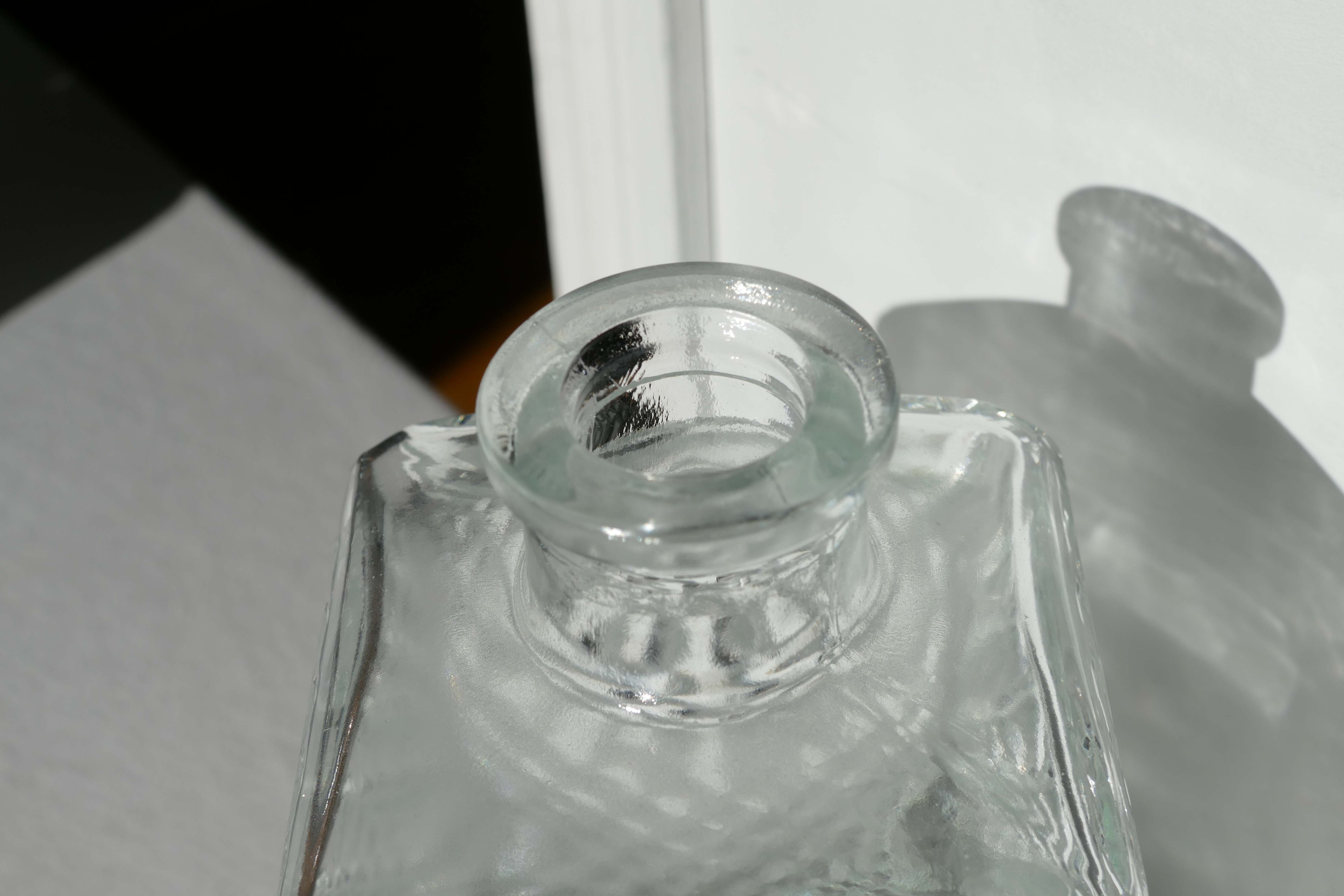 Carafe à whisky vintage verre ciselé
