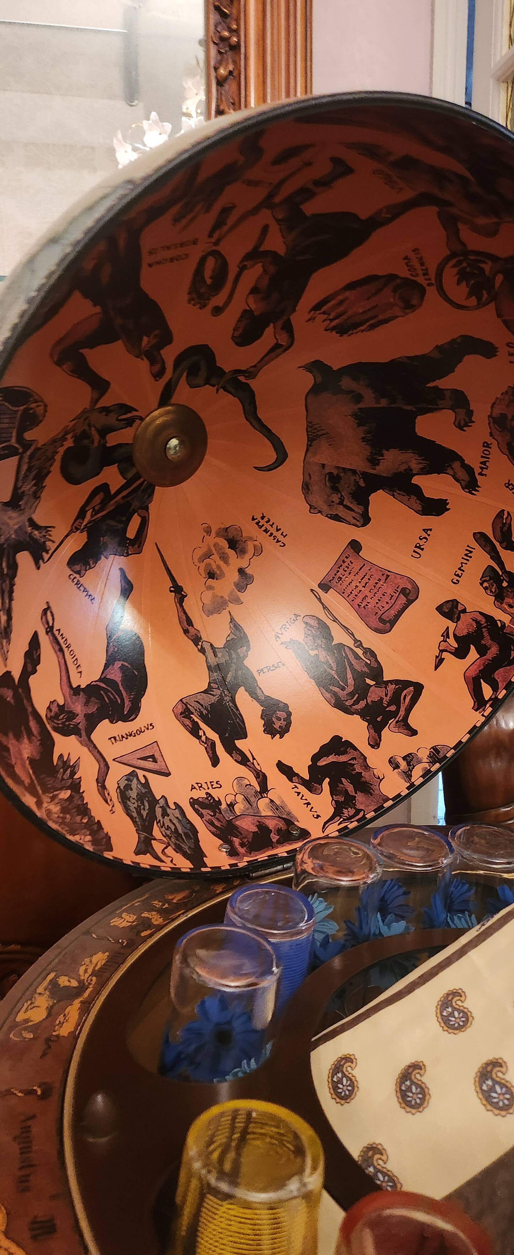 Bar globe terrestre on wheels