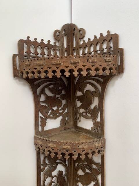 Hand-cut wooden corner shelf with bird decoration from the 1900s