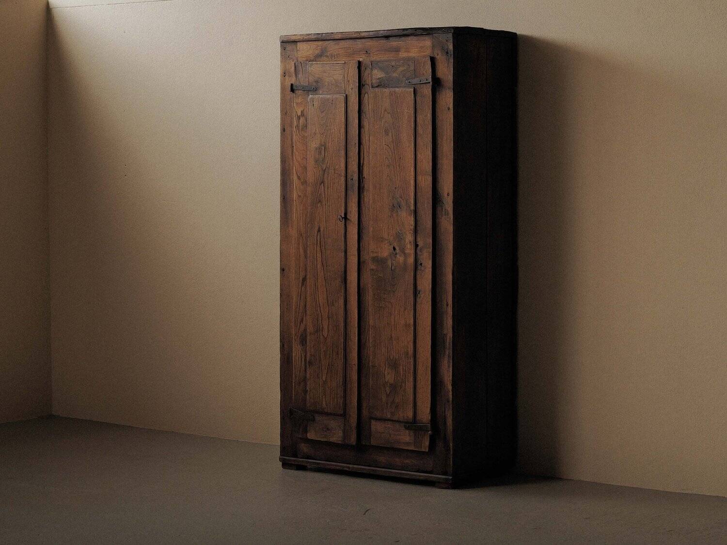 Antique mountain wardrobe in solid oak – 19th century