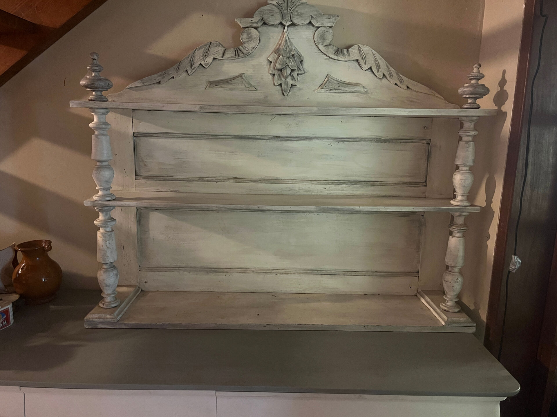 Saint Hubert cabinet top