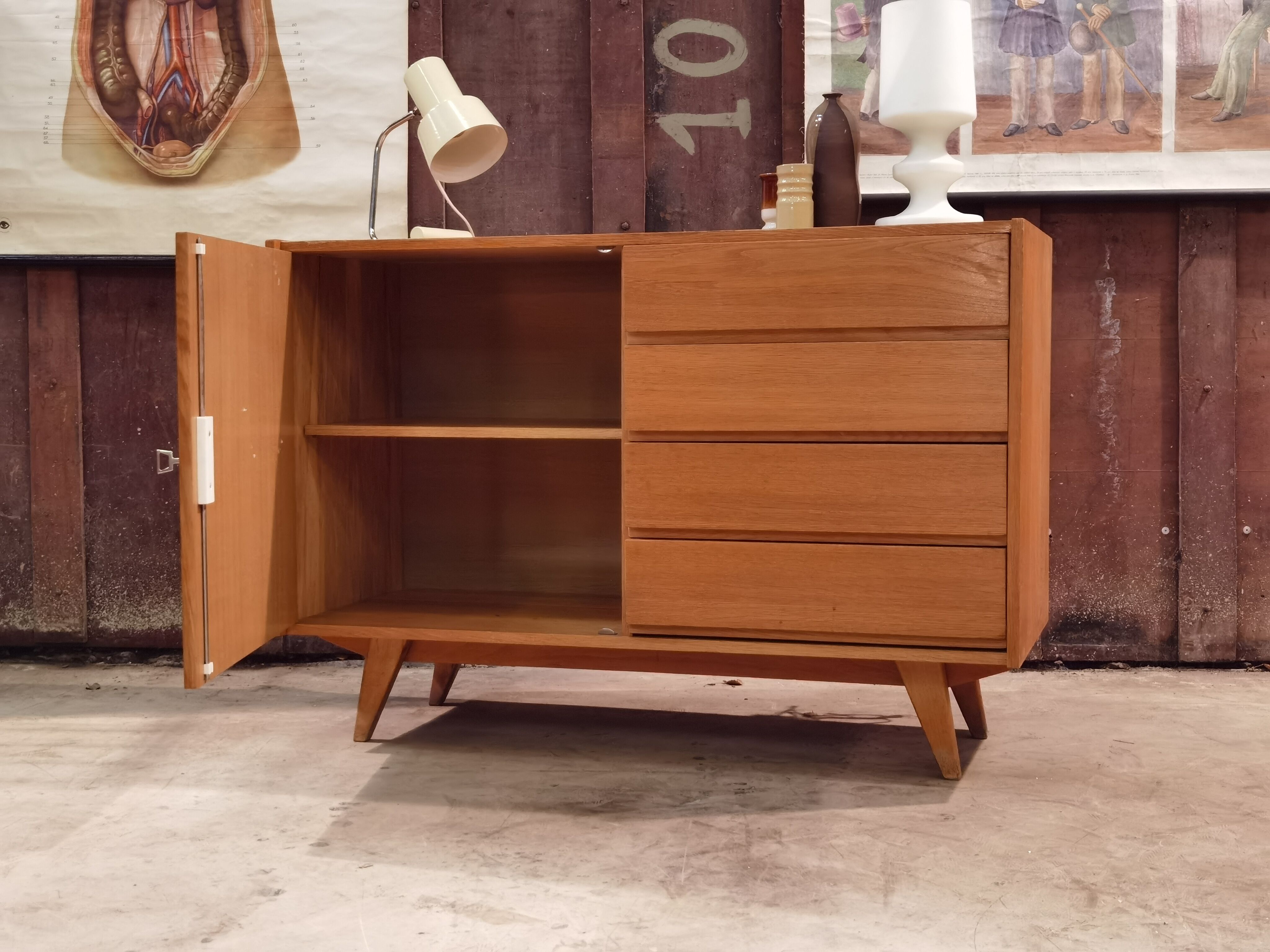 Buffet, U 458 by Jiri Jiroutek