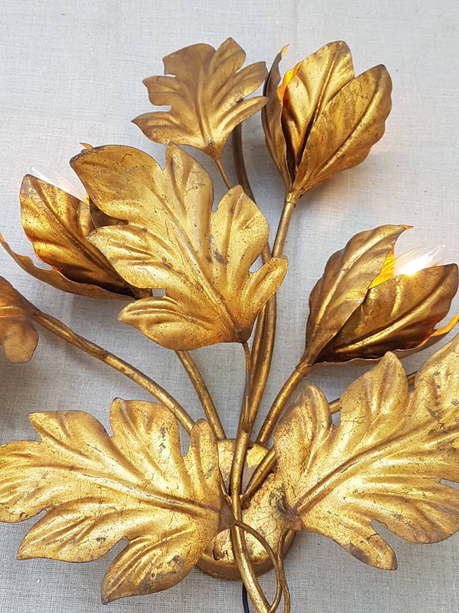 Paire d'appliques murales fleur feuillage en métal doré par Hans Kögl, 1970