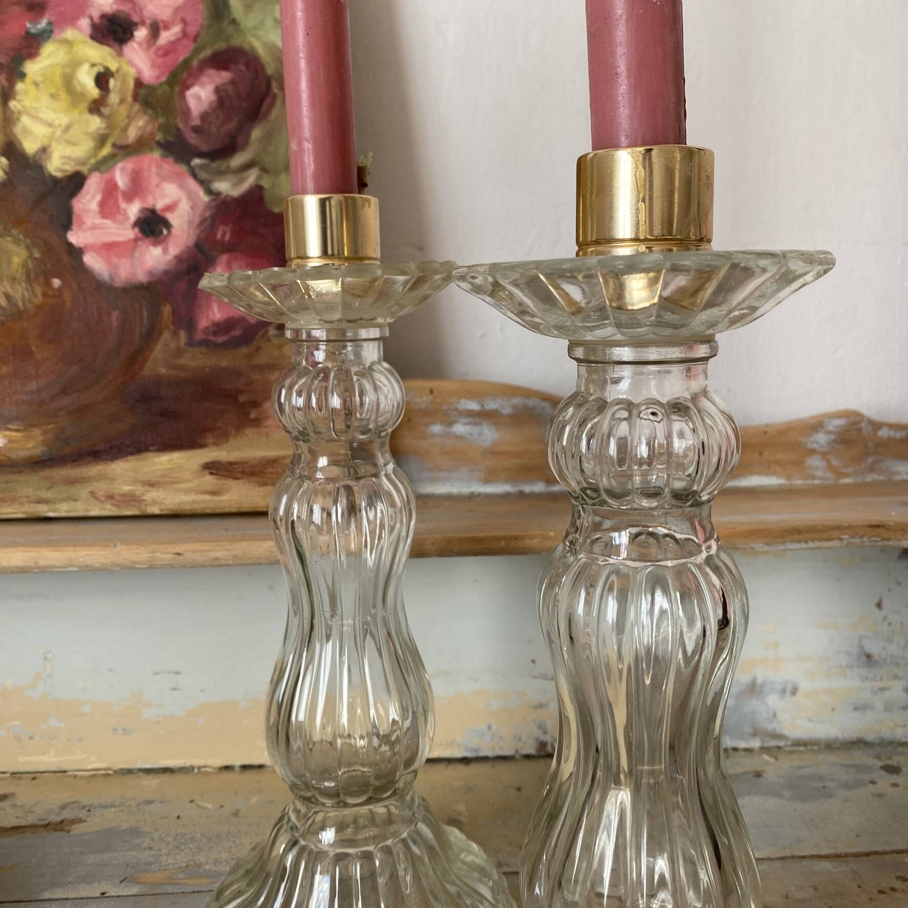 Paire de bougeoirs en verre flacons roger gallet