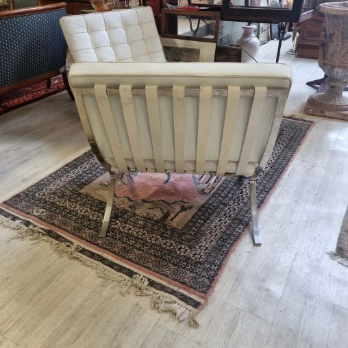 Paire de fauteuils barcelona et son ottoman, de Ludwig Mies Van Der Rohe vers 1980