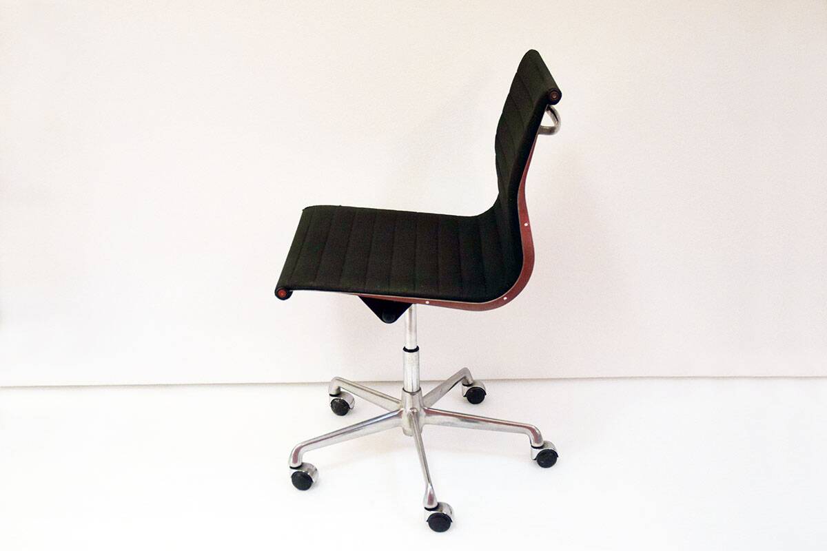 Charles & Ray Eames office chair mod. EA101 ICF production, 1970s