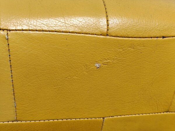 Pouf, tabouret en cuir synthétique cubique