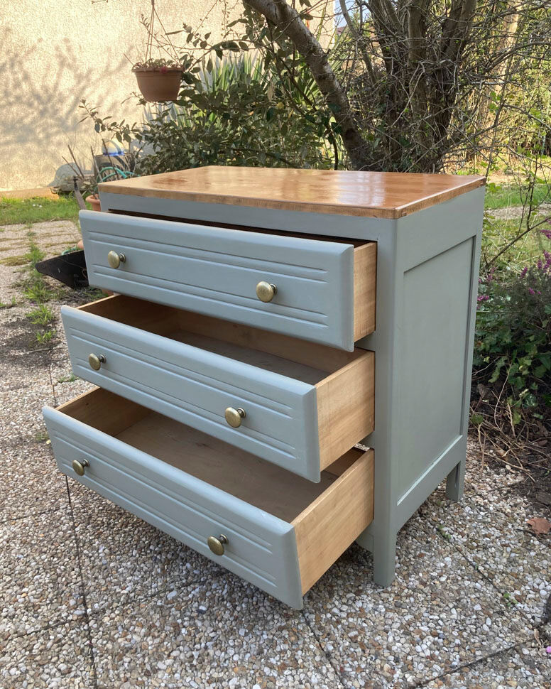 Vintage antique chest of drawers