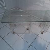 Table plexiglas et verres à roulettes