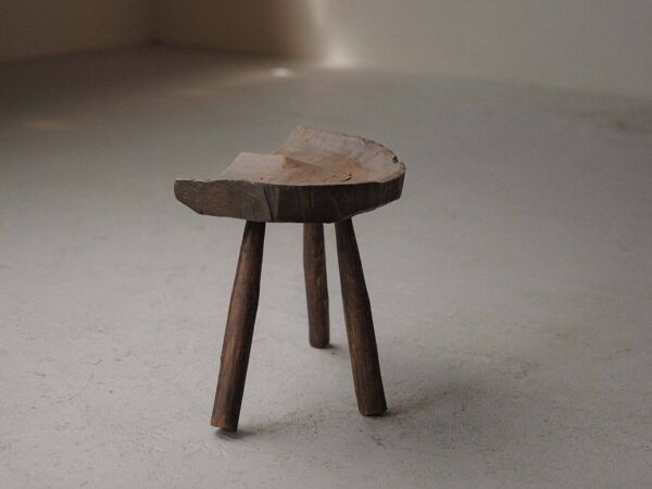 Tabouret de traite en bois massif, Art-populaire, Cévennes, vers 1900