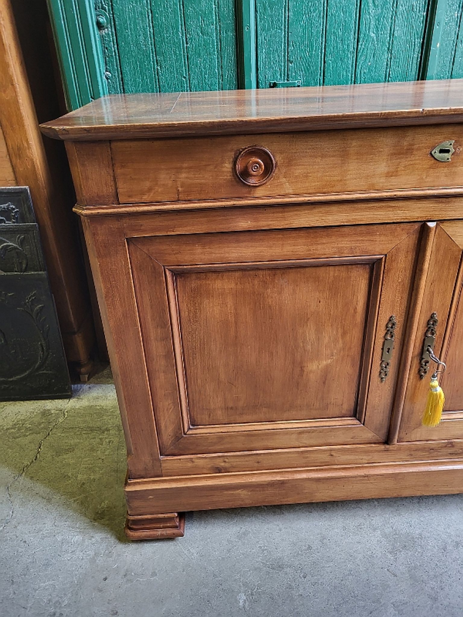 Bahut 2 doors 1 drawer louis philippe in blond walnut of the XlX th century