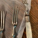 Set of coat of arms fruit cutlery