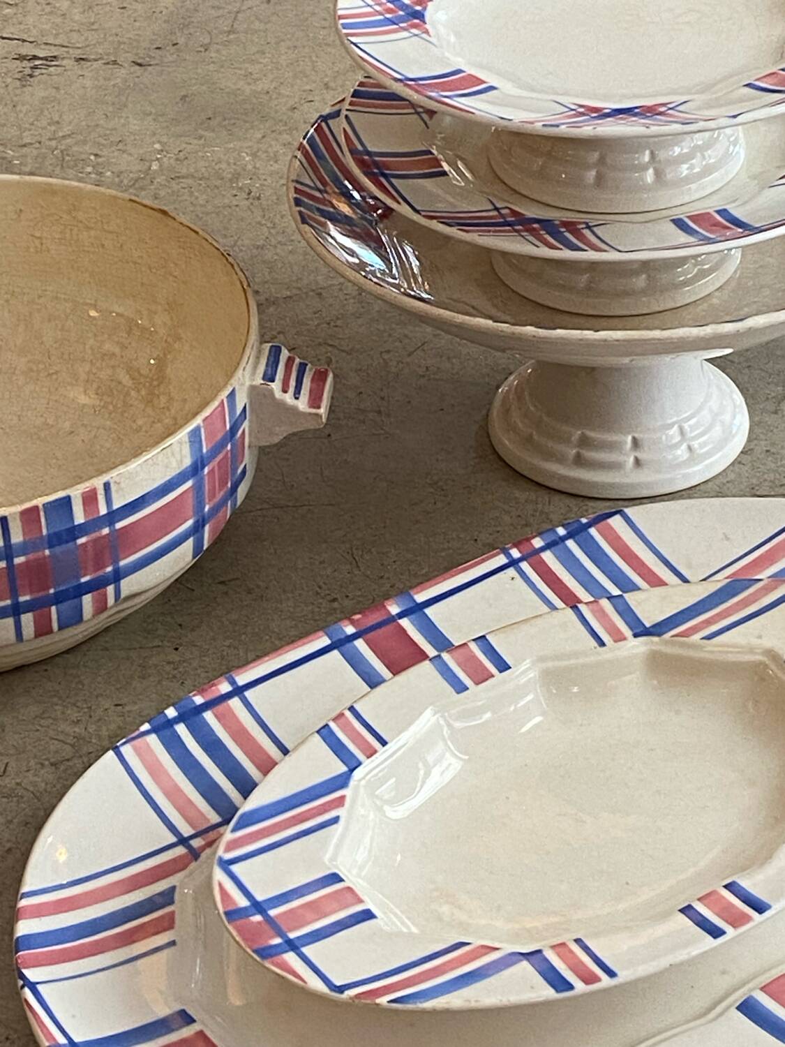 Ensemble de plats en porcelaine