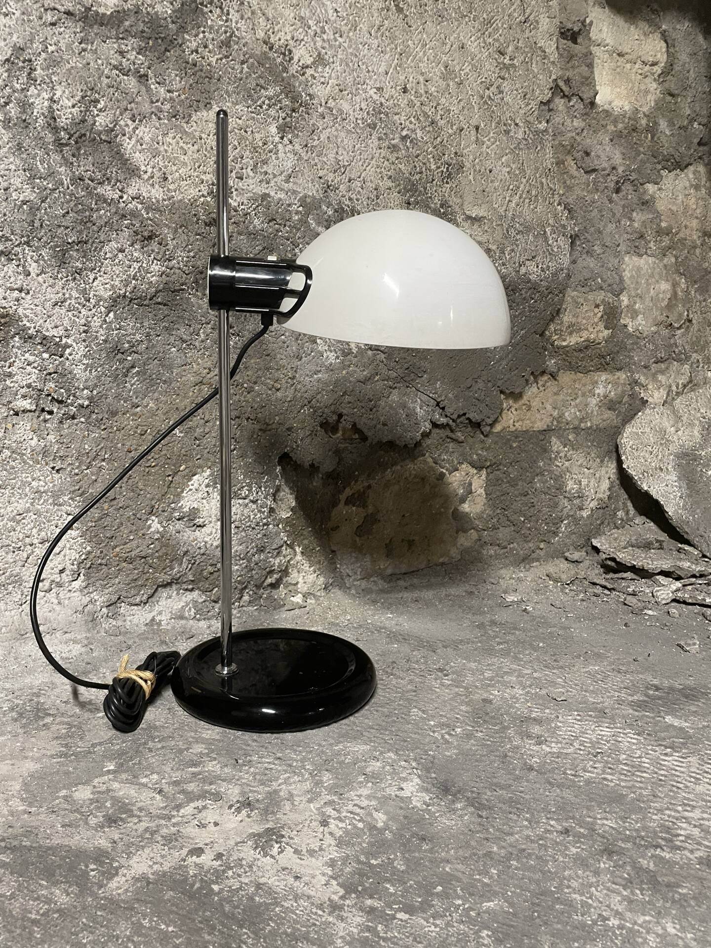 Harvey Guzzini vintage Italian desk lamp from the 1970s.