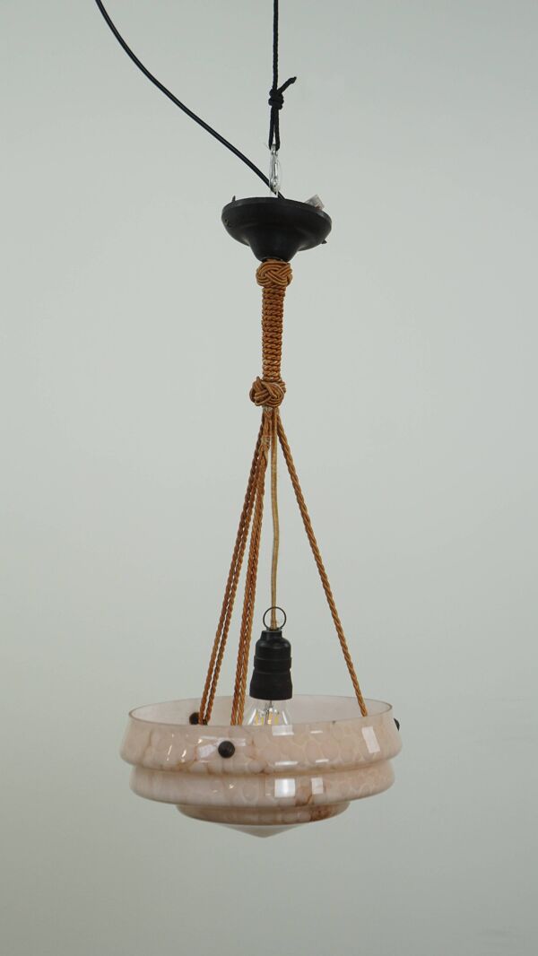 Suspension vintage design Art Déco en verre marbré rose tendre