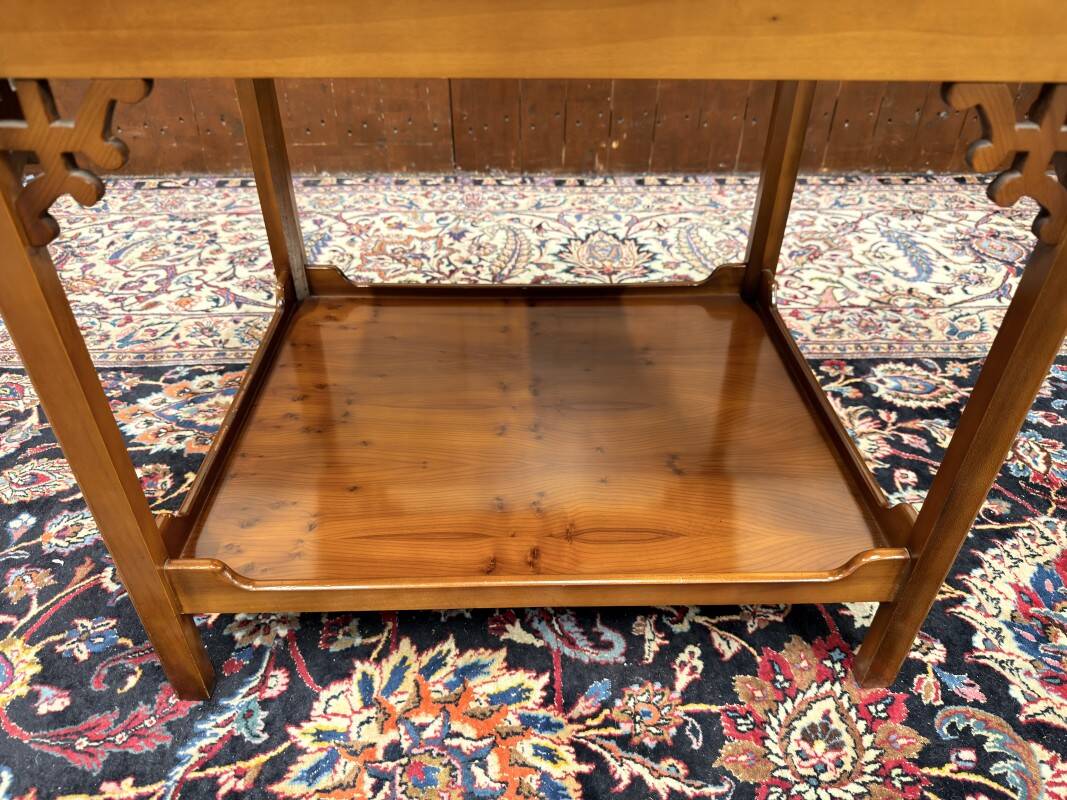 Table d'appoint italienne classique