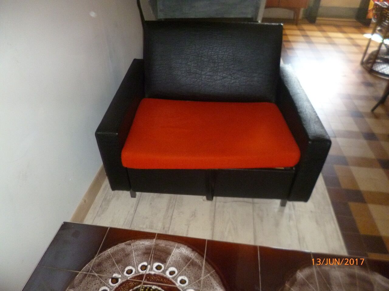 In 1960 convertible leatherette seat