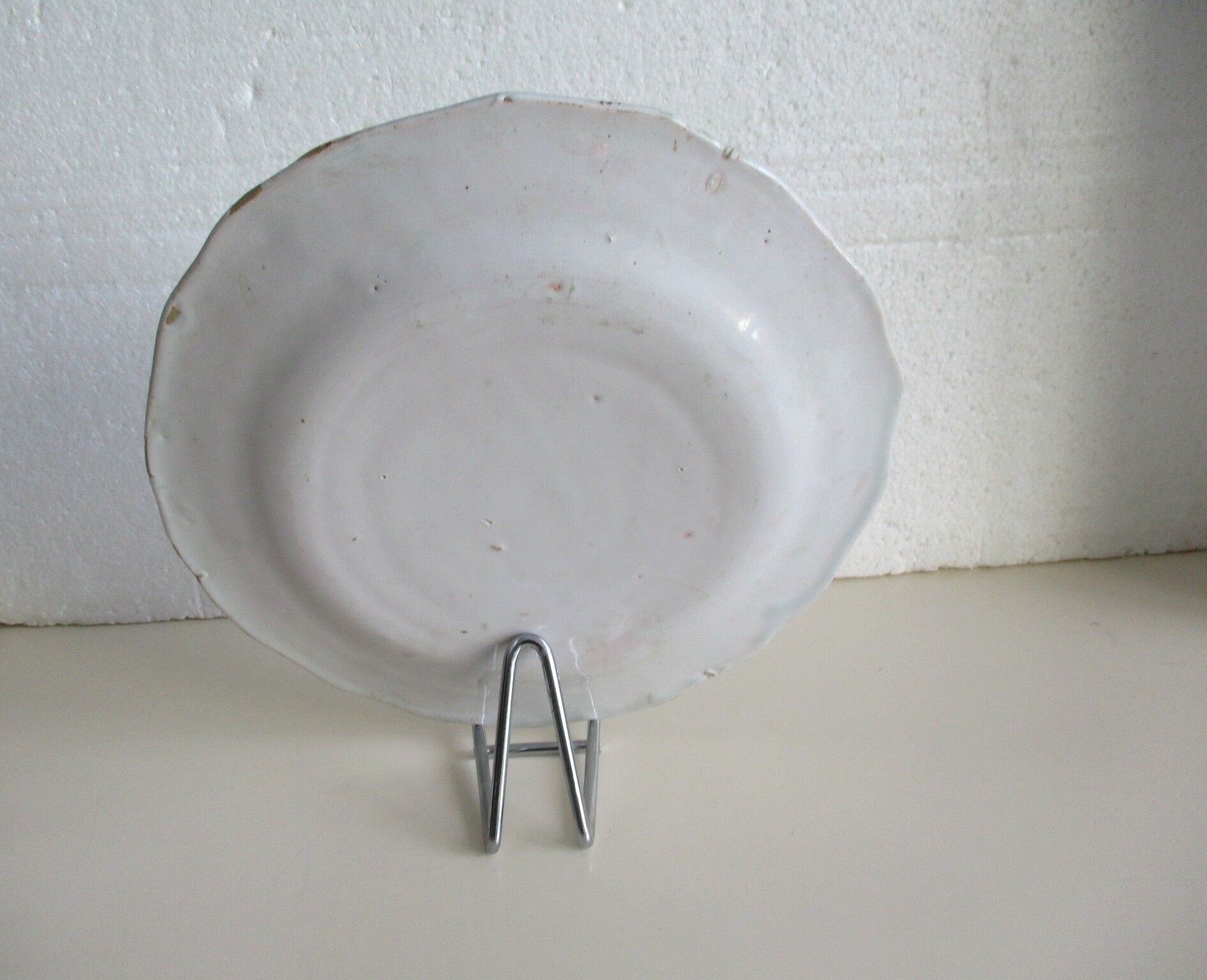Ceramic plate floral decoration