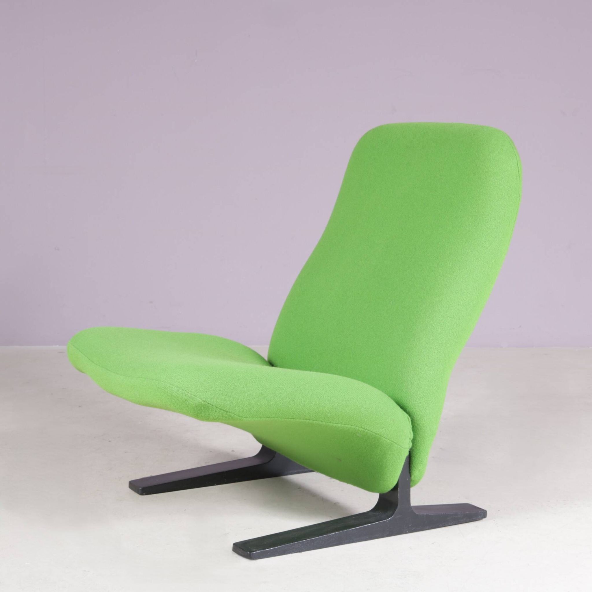 1970s Concorde easy chair green with black base Pierre Paulin for Artifort