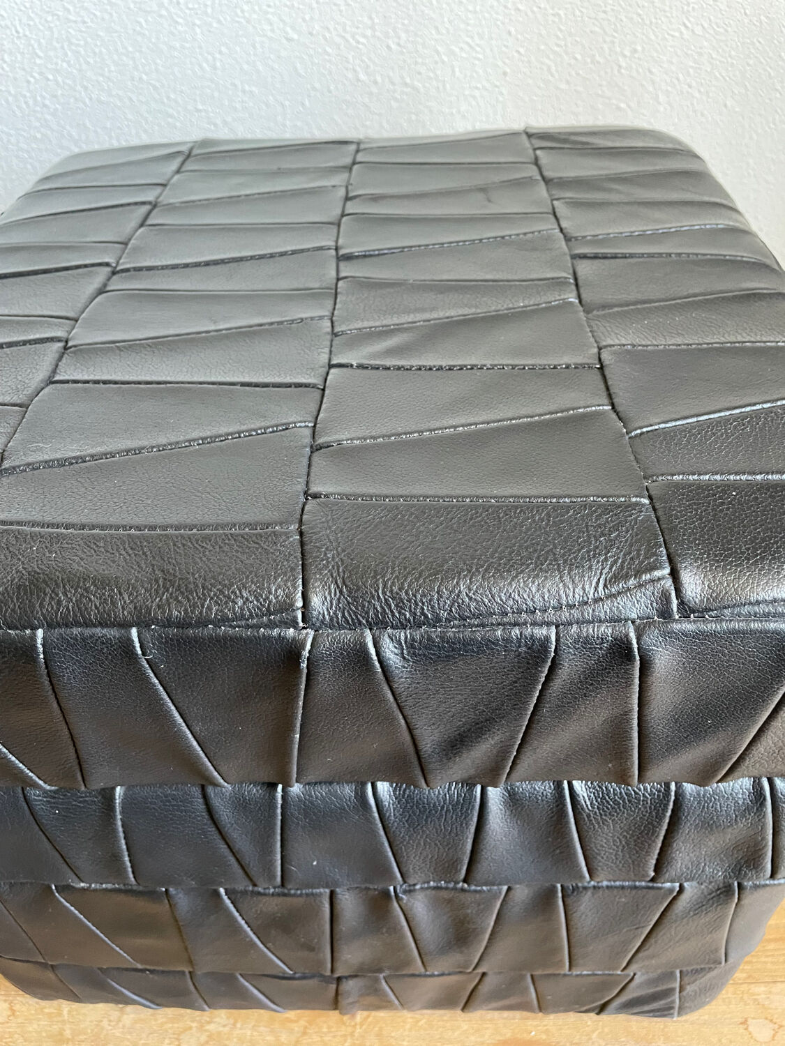 Black leather chest ottoman from Sède