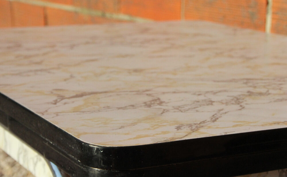 Table formica marble