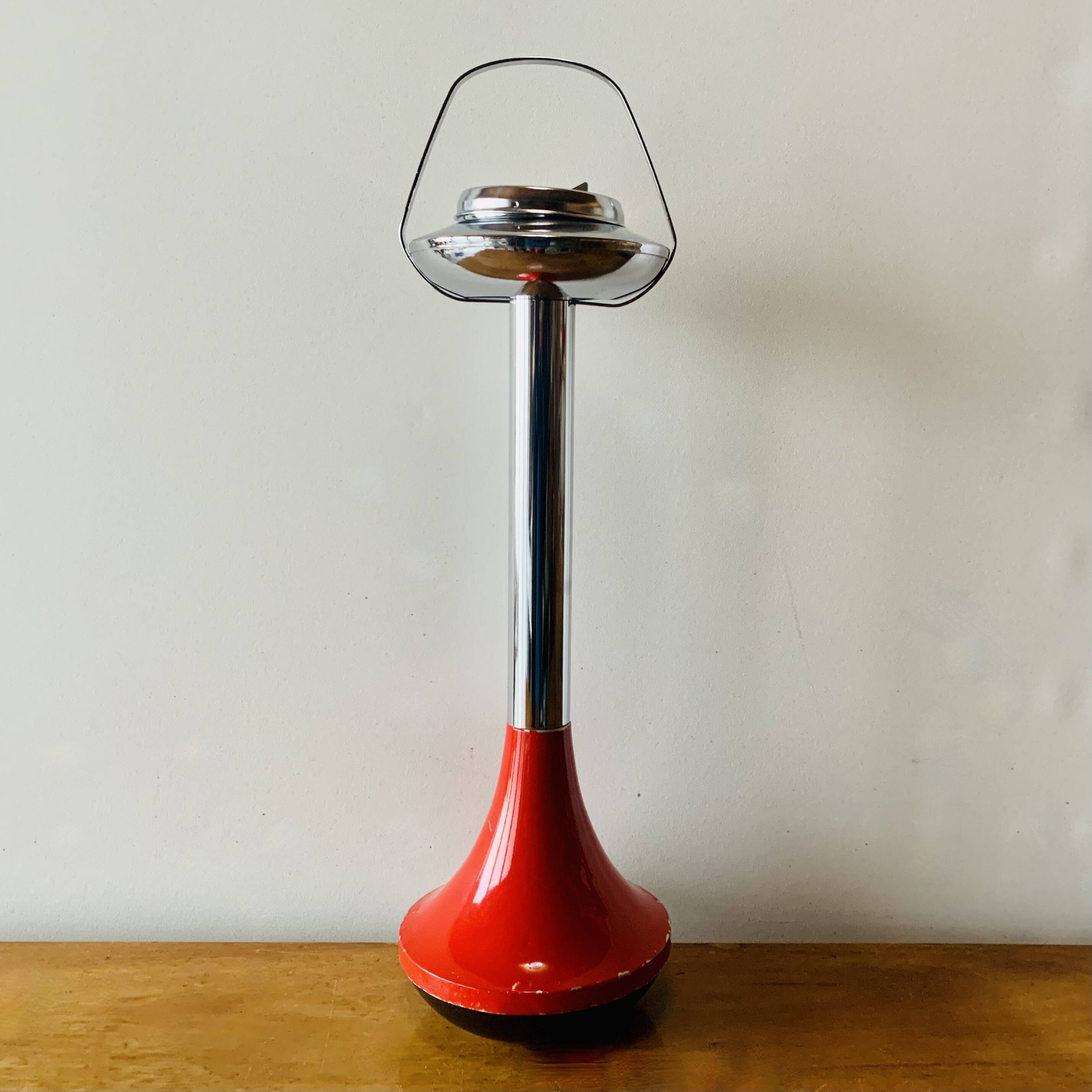 Vintage tulip ashtray on foot in red and chrome steel - Space Age Design