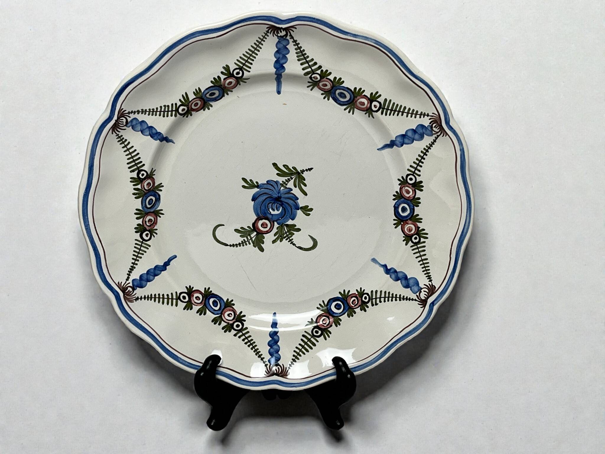 Assiette en faïence Argonne décor guirlandes, fin XIXème