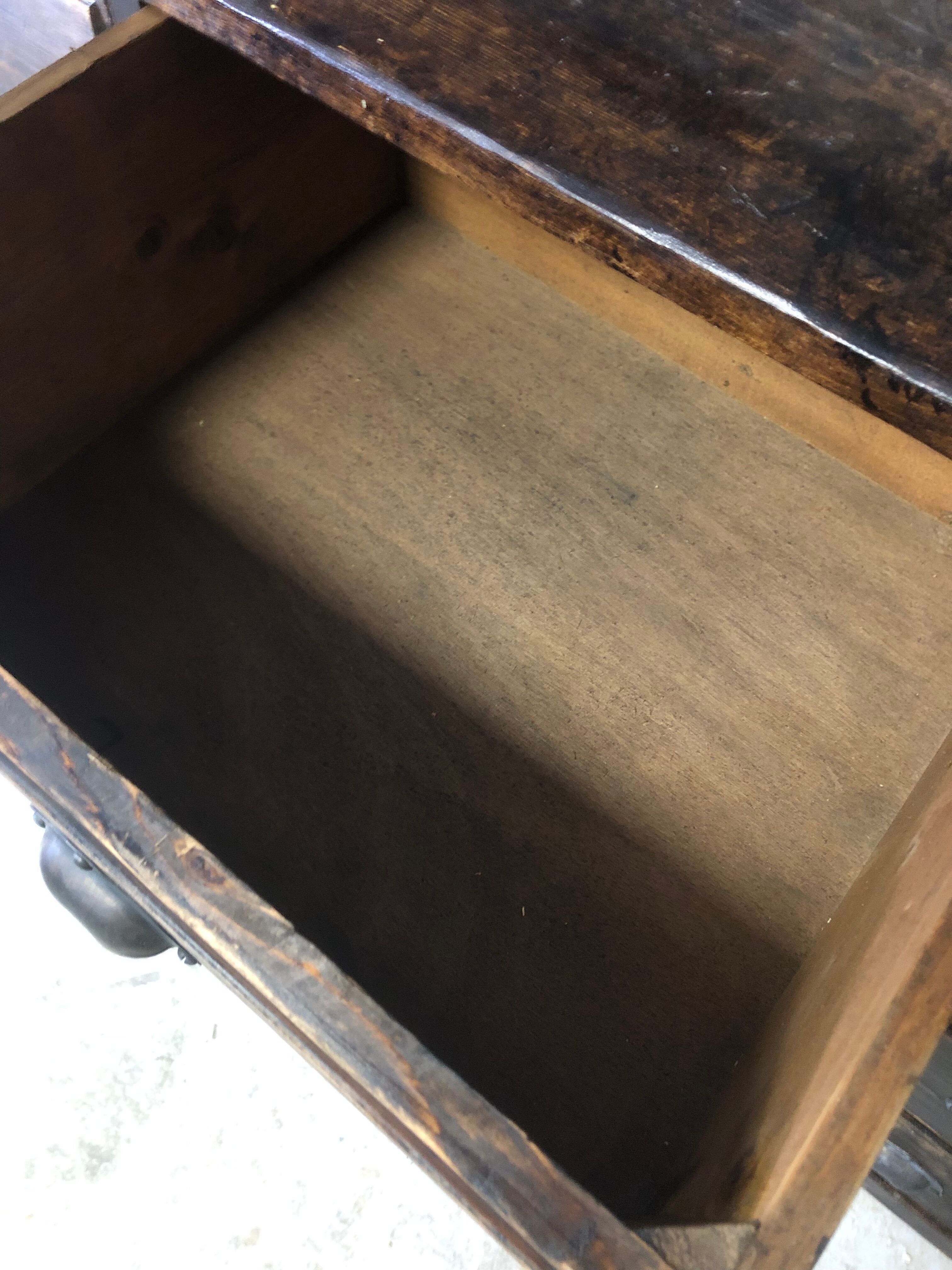 Meuble de métier à tiroirs et casiers