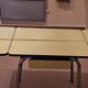 Table année 1960 en formica jaune