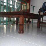 Table basse "Kang" en bois de rose jaune dit de Birmanie (huanghuali)
