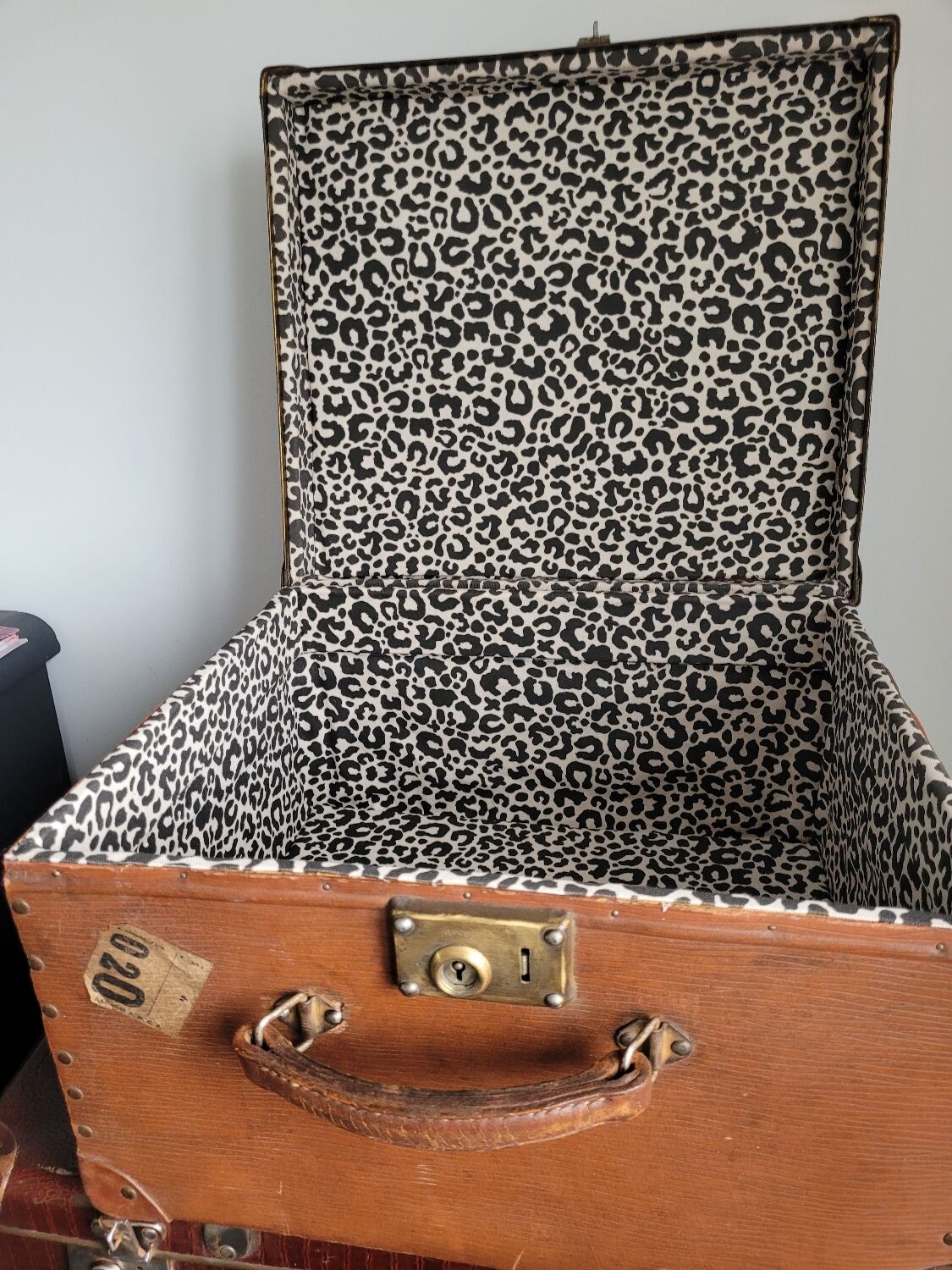 Small hat box