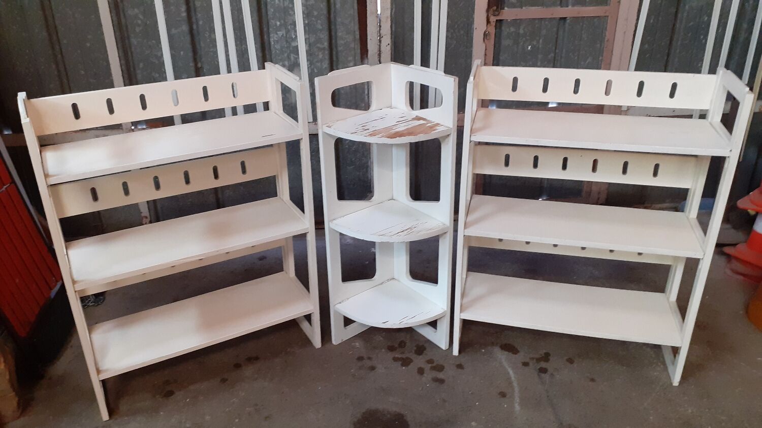 Folding vintage shelf