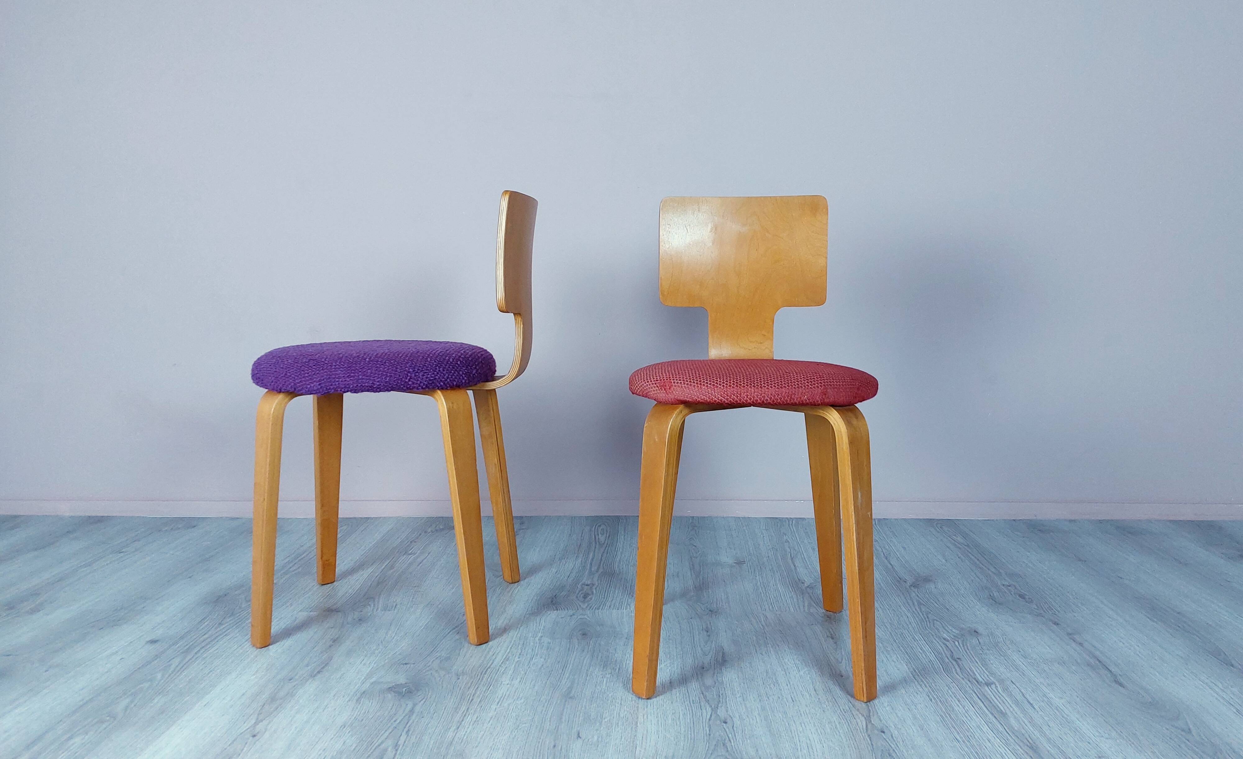 Ensemble de 2 chaises en contreplaqué par Cor Alons années 1950.