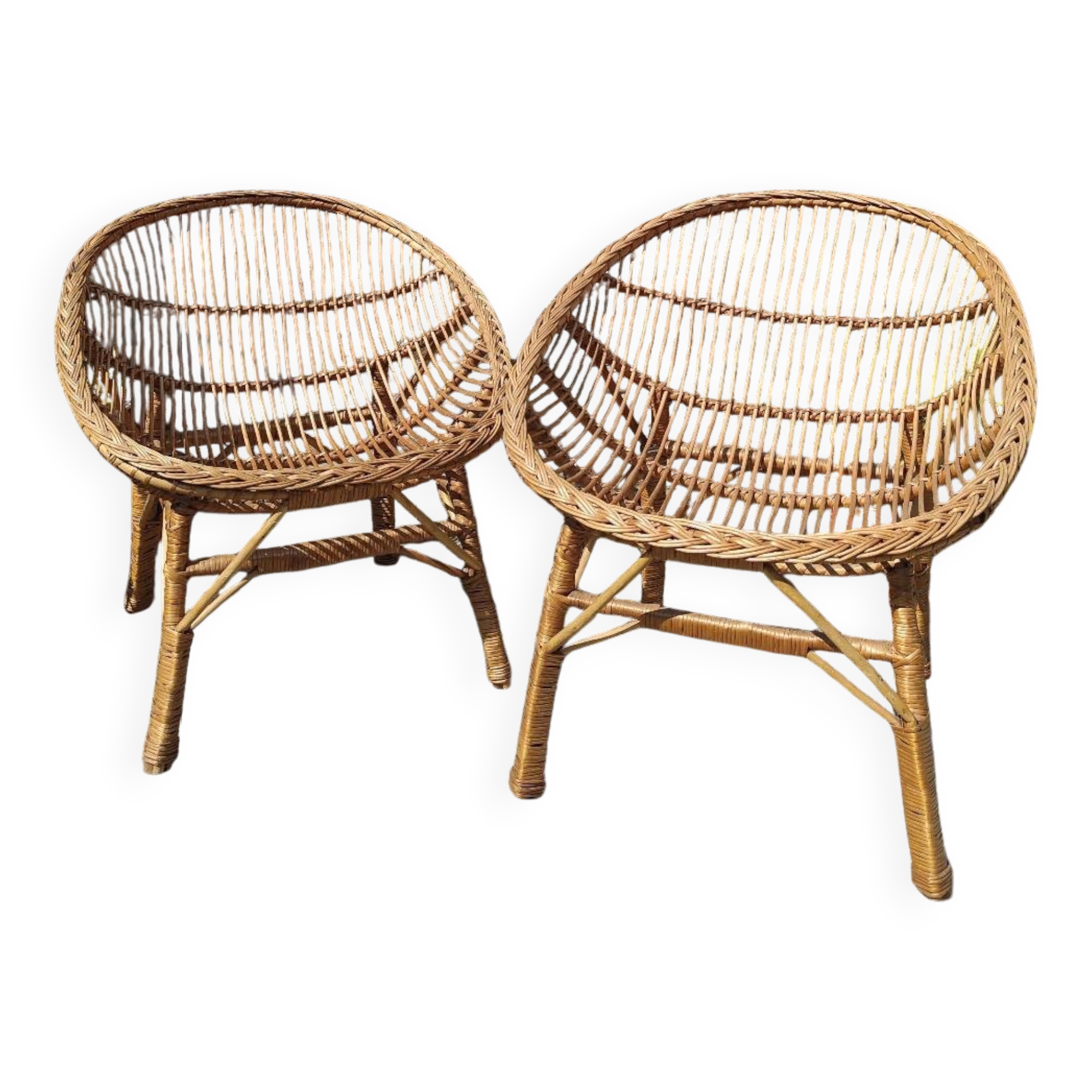 Pair of wicker armchairs