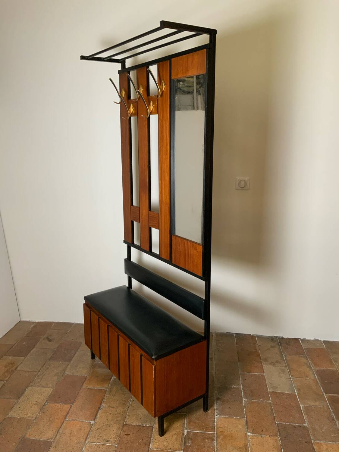 Wall-mounted coat rack