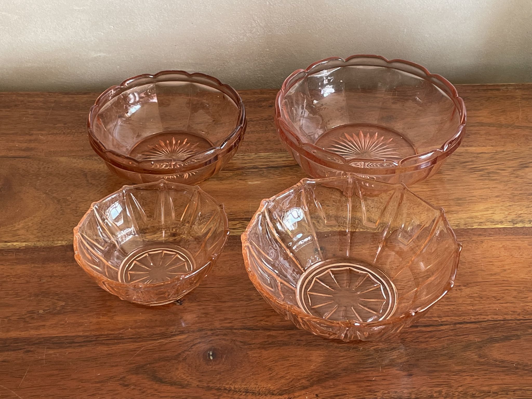 Coupelles roses en verre de Reims