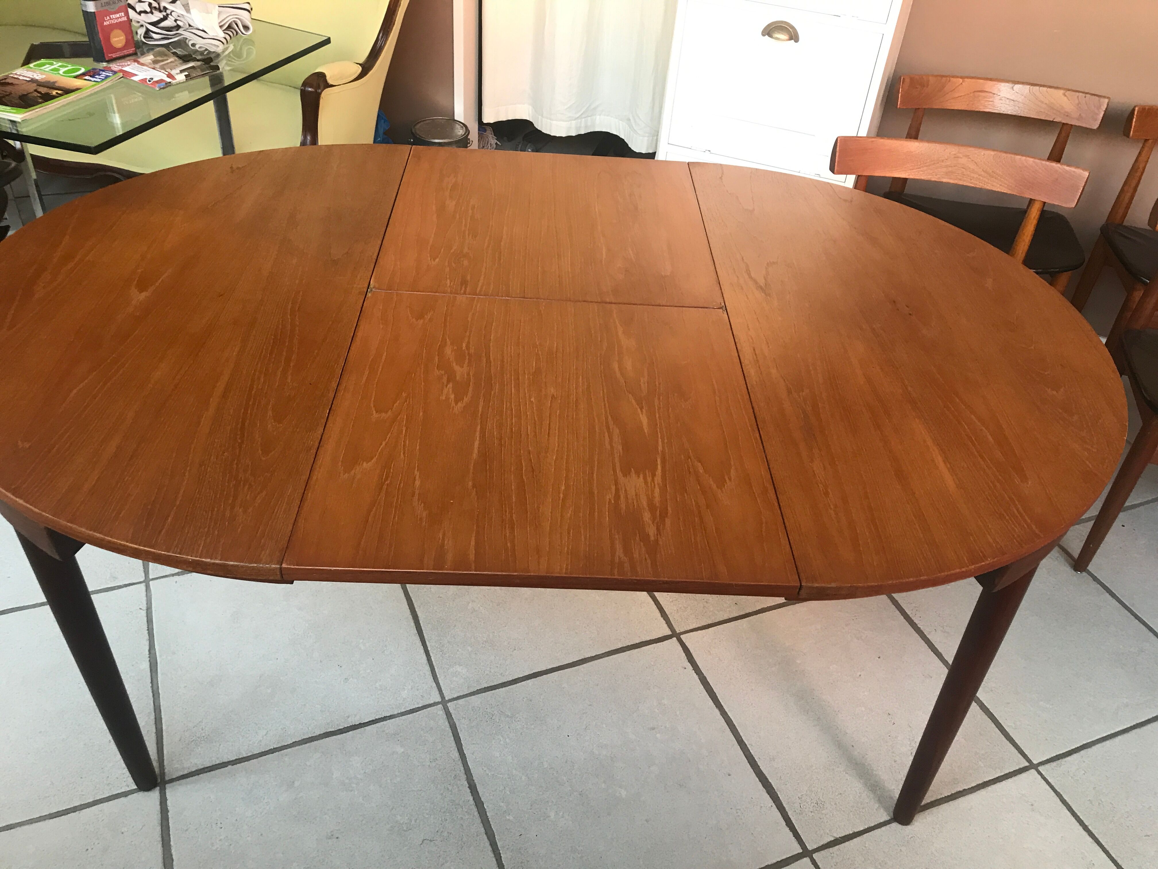 Extension table and 4 chairs by Hans Olsen edited by Frem Rolje