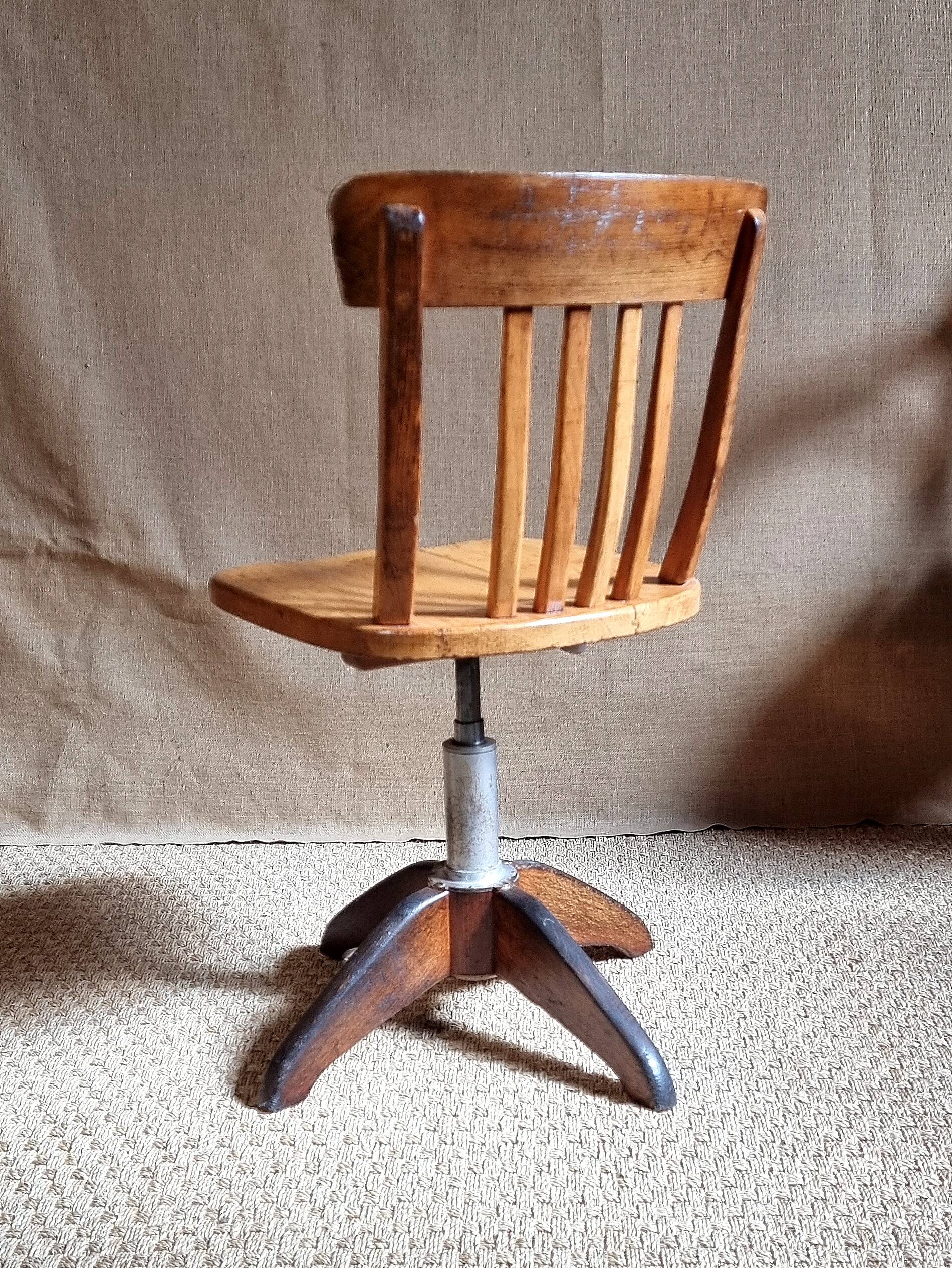 Height-adjustable rotating workshop office chair