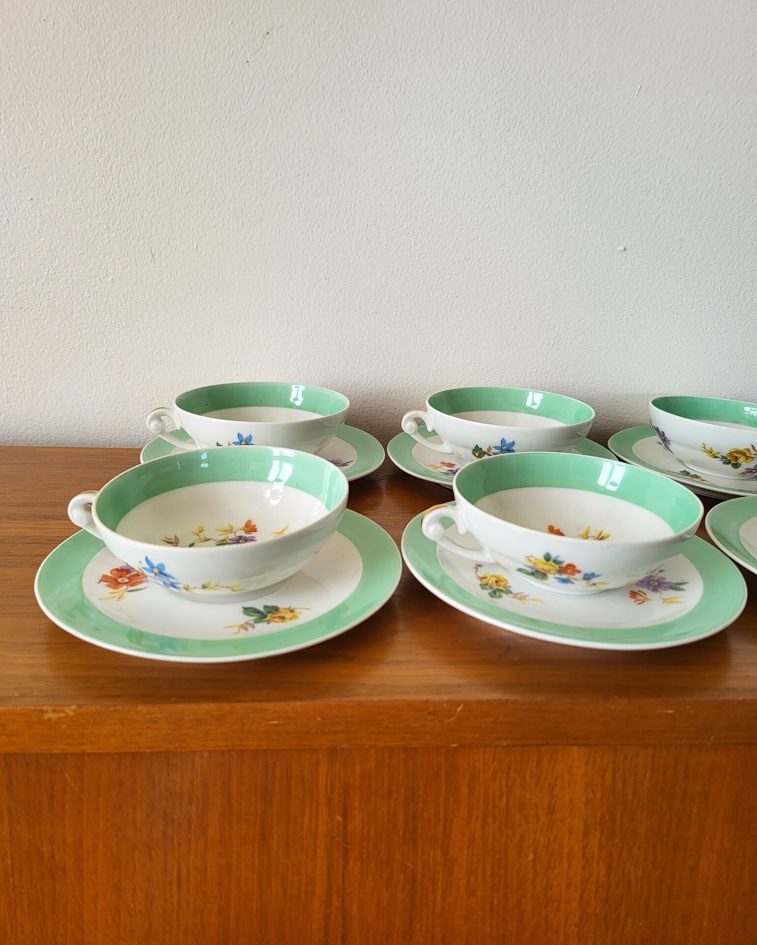 Ensemble de 8 tasses à thé ou café en porcelaine de Limoges