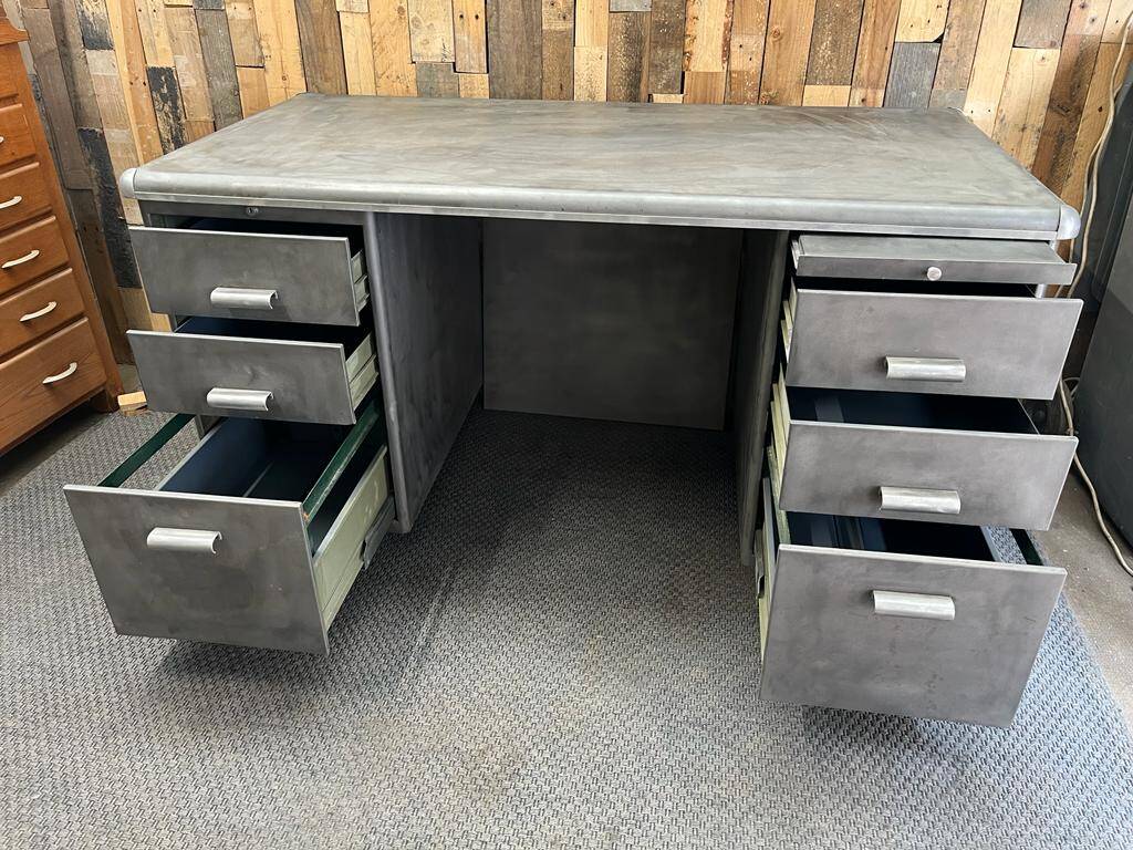 Bureau industriel en métal