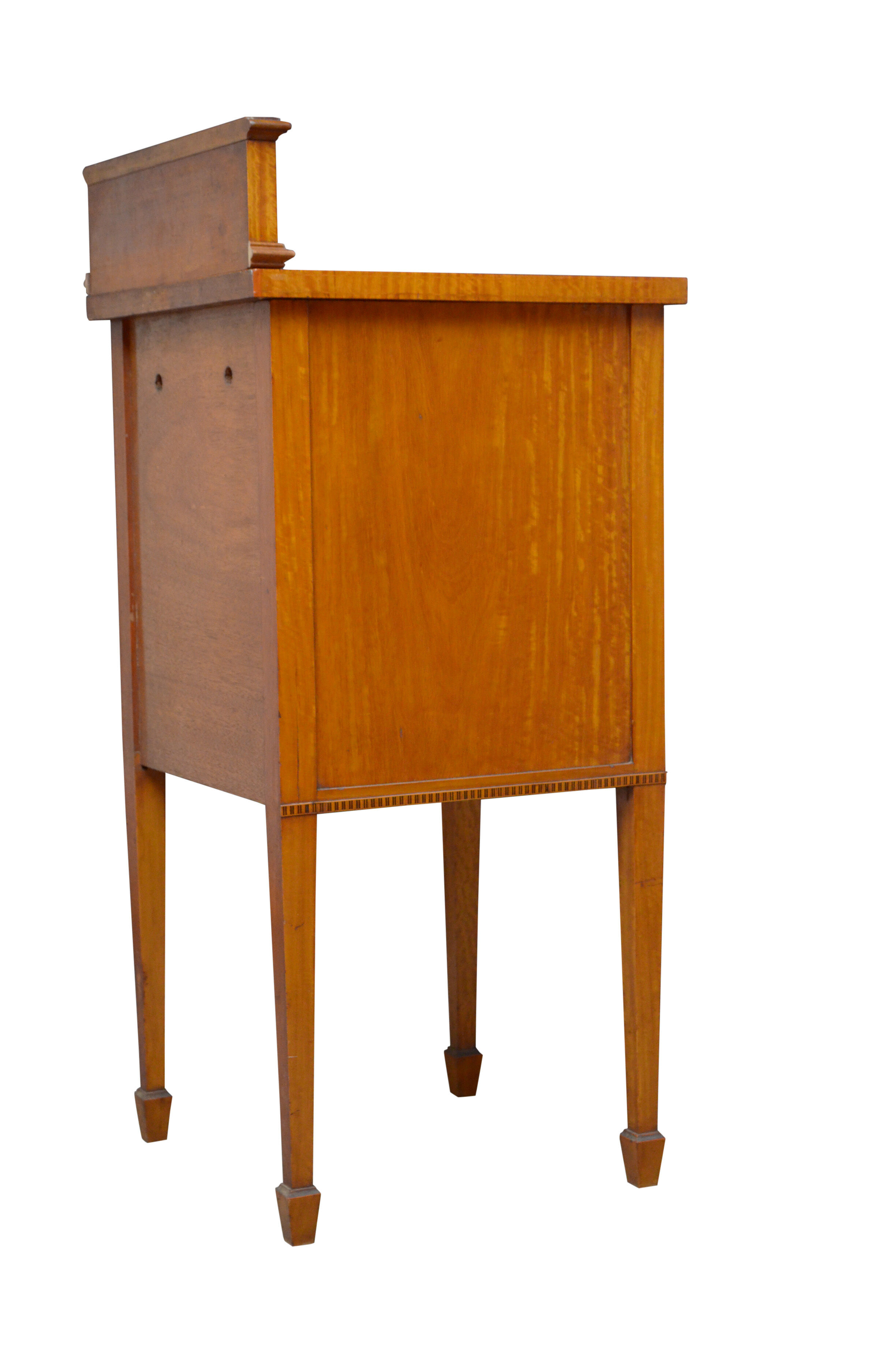 Meuble de chevet édouardien en bois satiné
