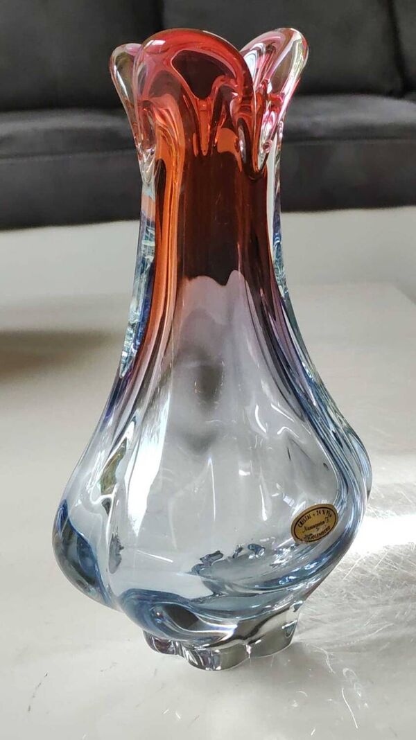 Vase vintage/Cristal de Lemberg/Nierengarten F. Design florale, col polylobés. Tons orangés. Dim 22 x 14 cm