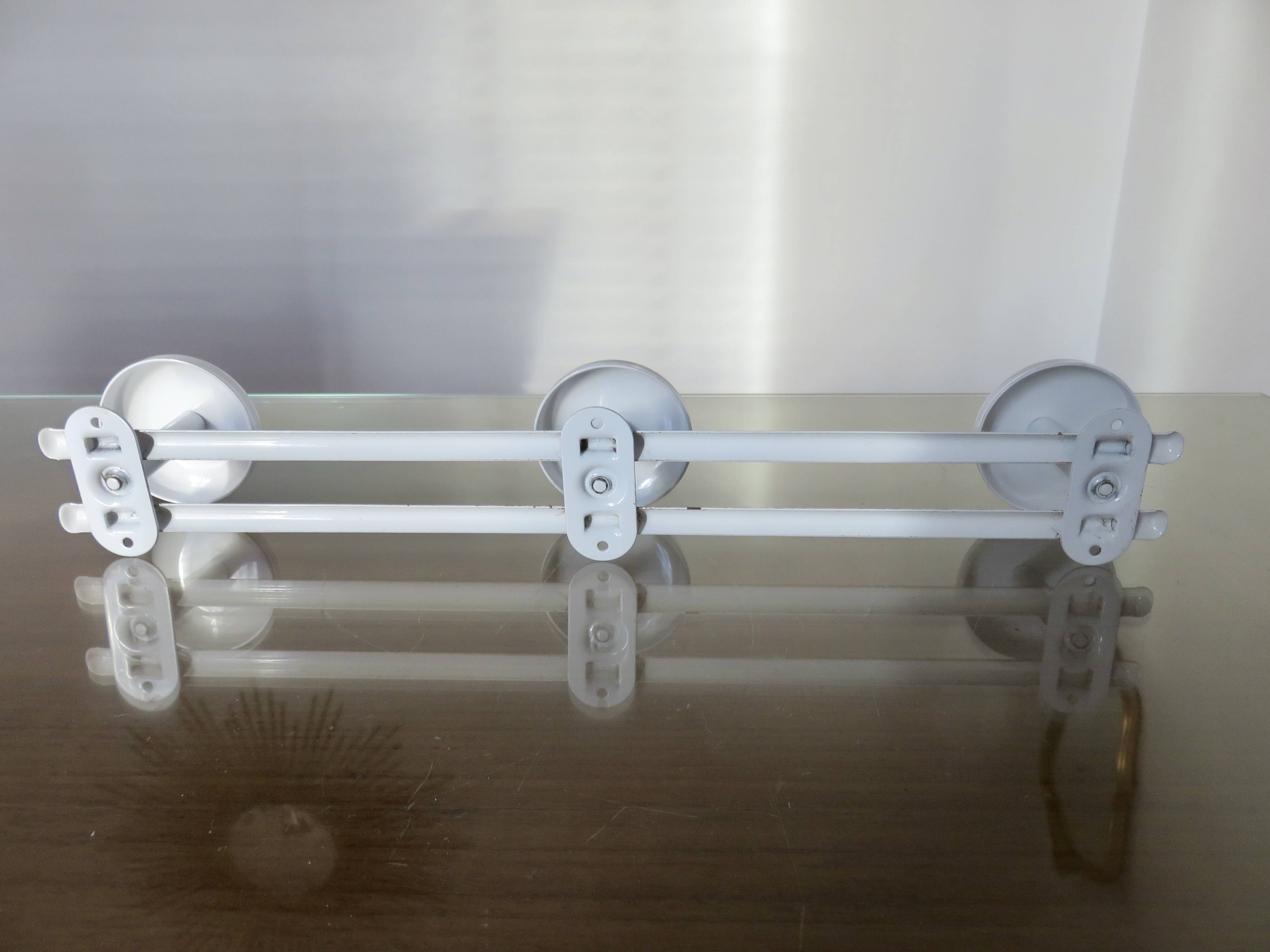 Portemanteau mural en métal laqué blanc à 3 patères, 1980