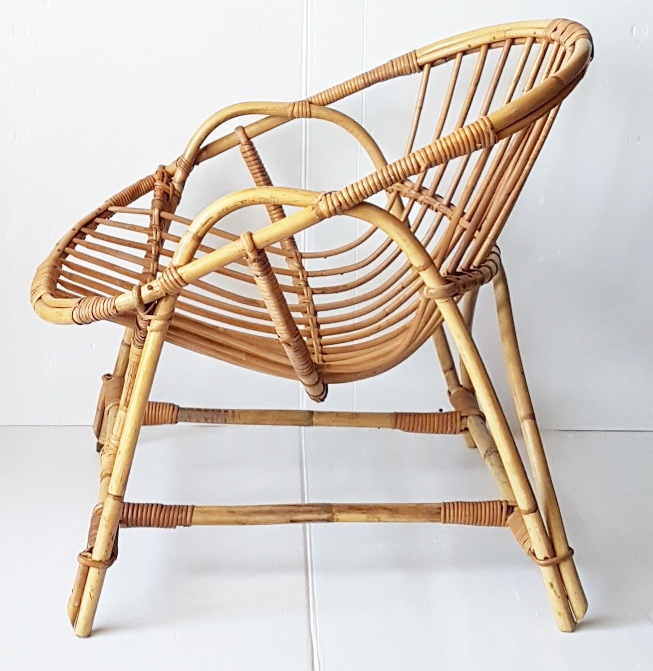 Adult 60s rattan basket Chair